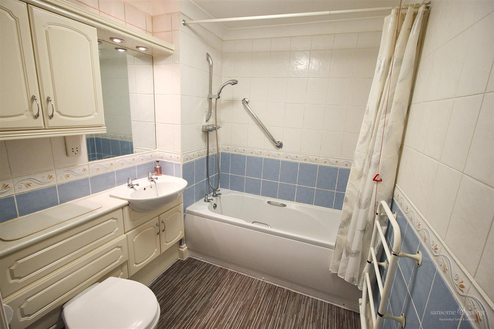 1 bed property in Bath Road, Reading